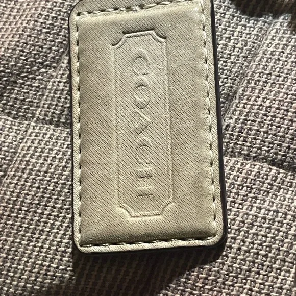 ✨ The Coach Kristin Tote: Effortless Style & Spacious Function - Picture 5 of 14